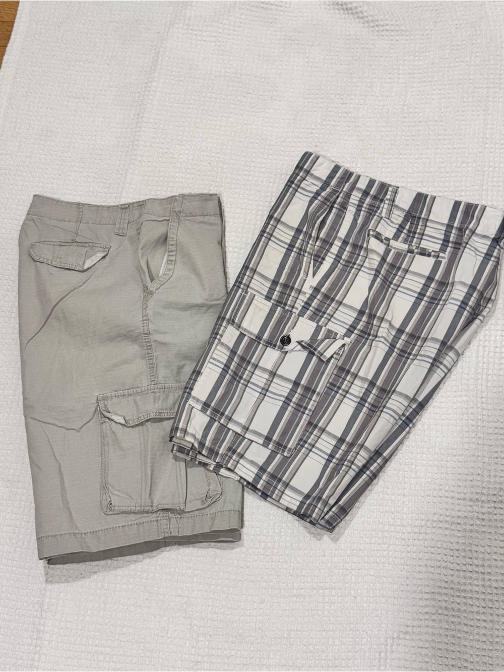 Men's Casual Cargo and Plaid Shorts - Gray and White 34